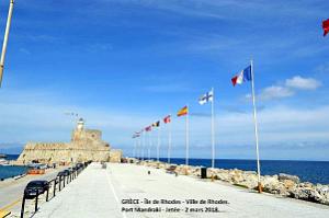 076- Rhodes ville et port d'honneur